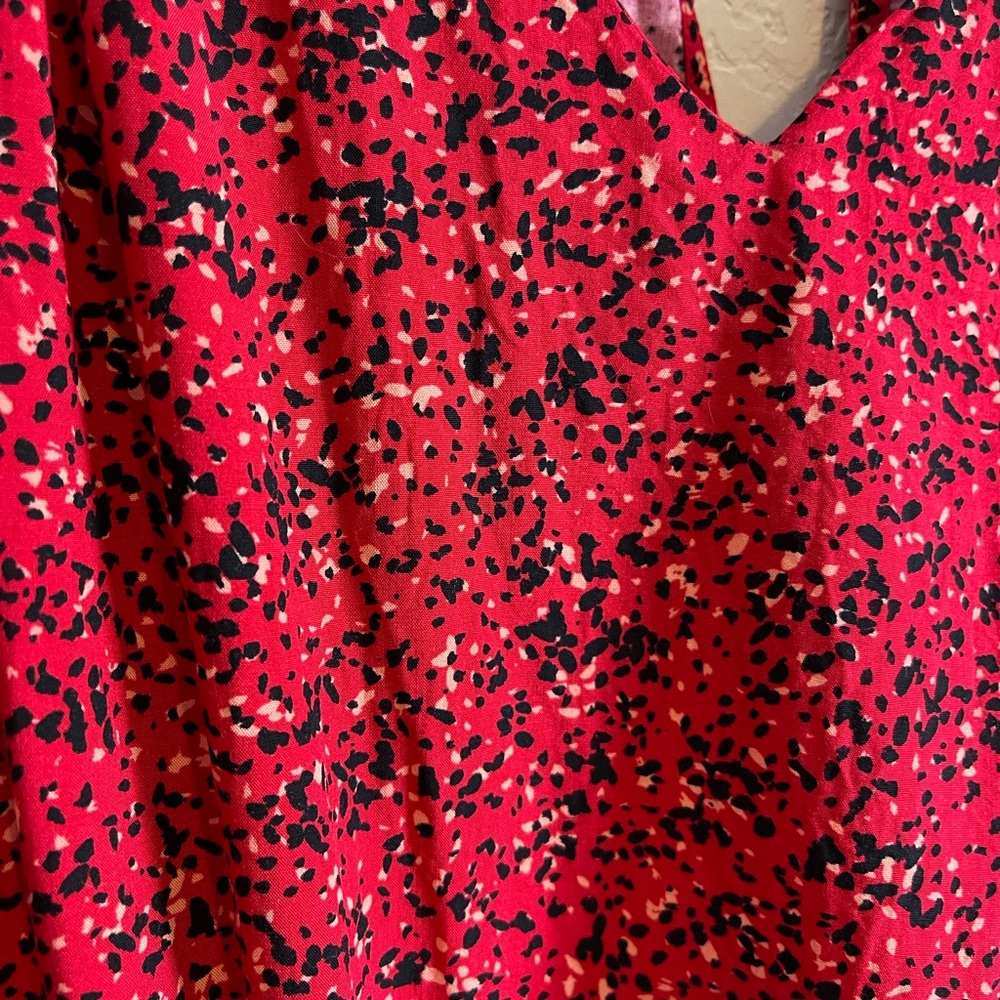 ✨Old navy tank, speckled black and red- Gently worn✨ - Picture 2 of 3